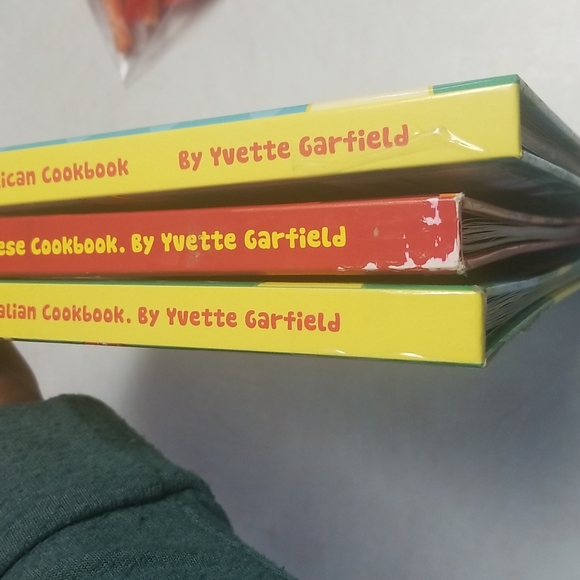 Set of 3 kids cookbooks - Picture 8 of 8